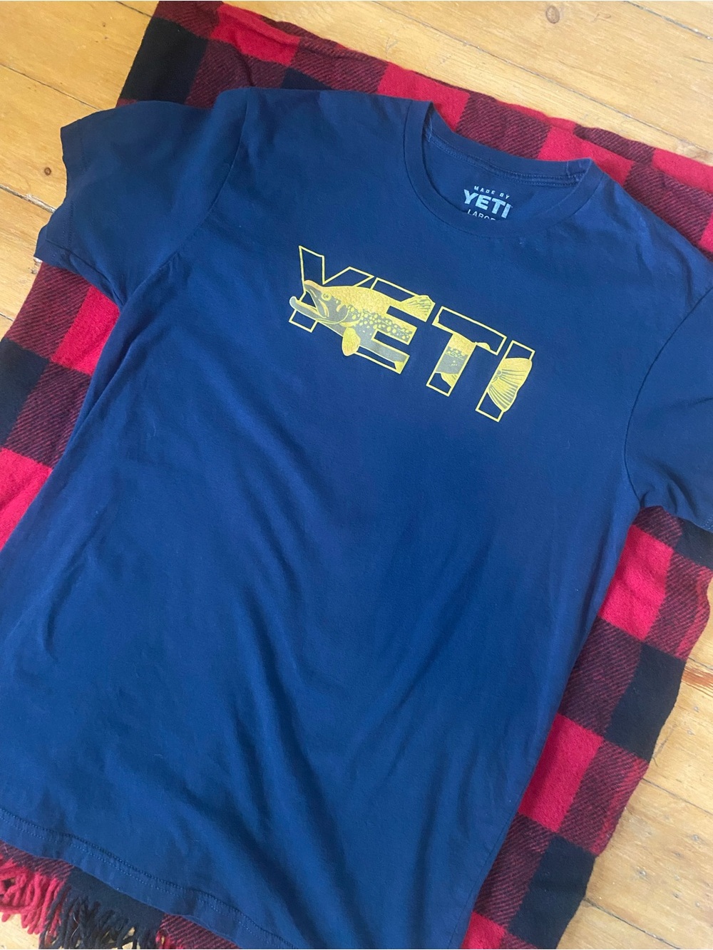 YETI Men's Navy Blue Brown Trout Graphic Logo T-Shirt Size Large